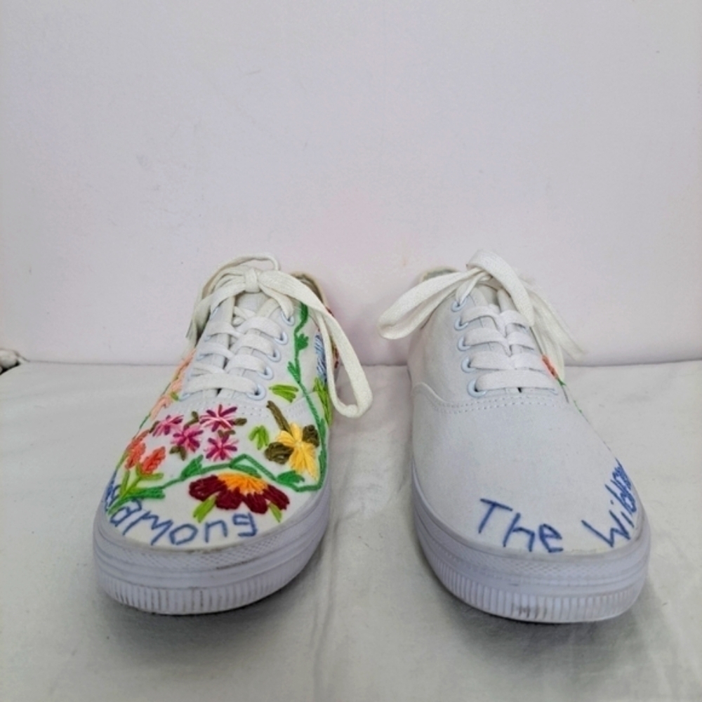 Custom hand embroidered floral canvas tennis shoe 9 - Picture 3 of 13